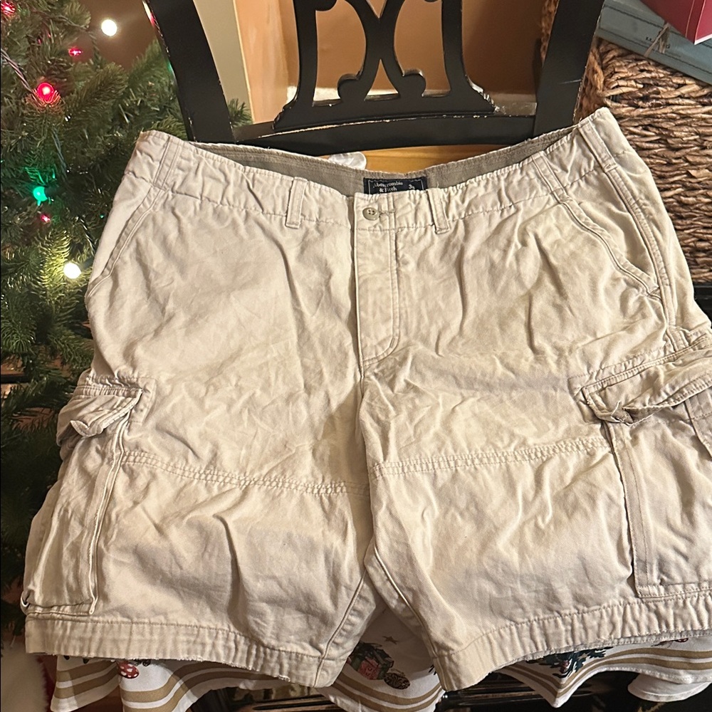 Abercrombie & Fitch Men’s Light Beige Cargo Shorts